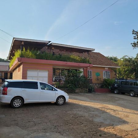 Grassroots Cafe & Deli Bed & Breakfast Masaka Exterior photo