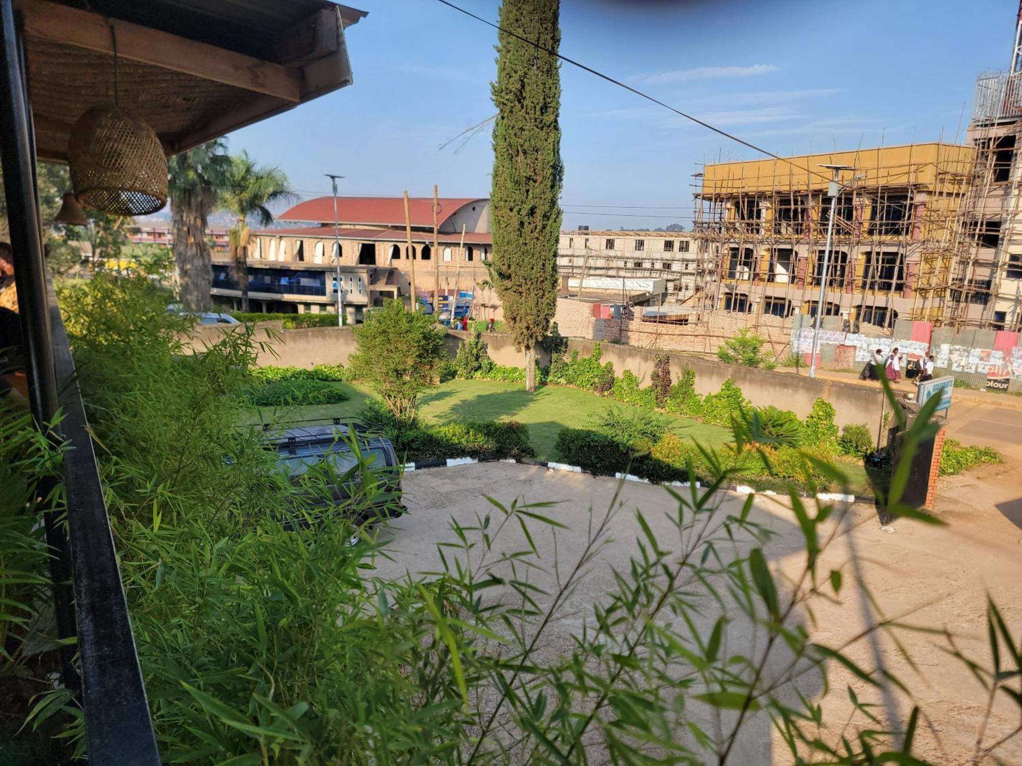 Grassroots Cafe & Deli Bed & Breakfast Masaka Exterior photo