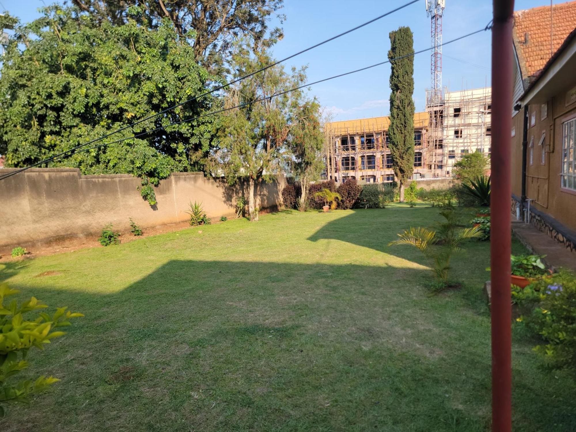 Grassroots Cafe & Deli Bed & Breakfast Masaka Exterior photo