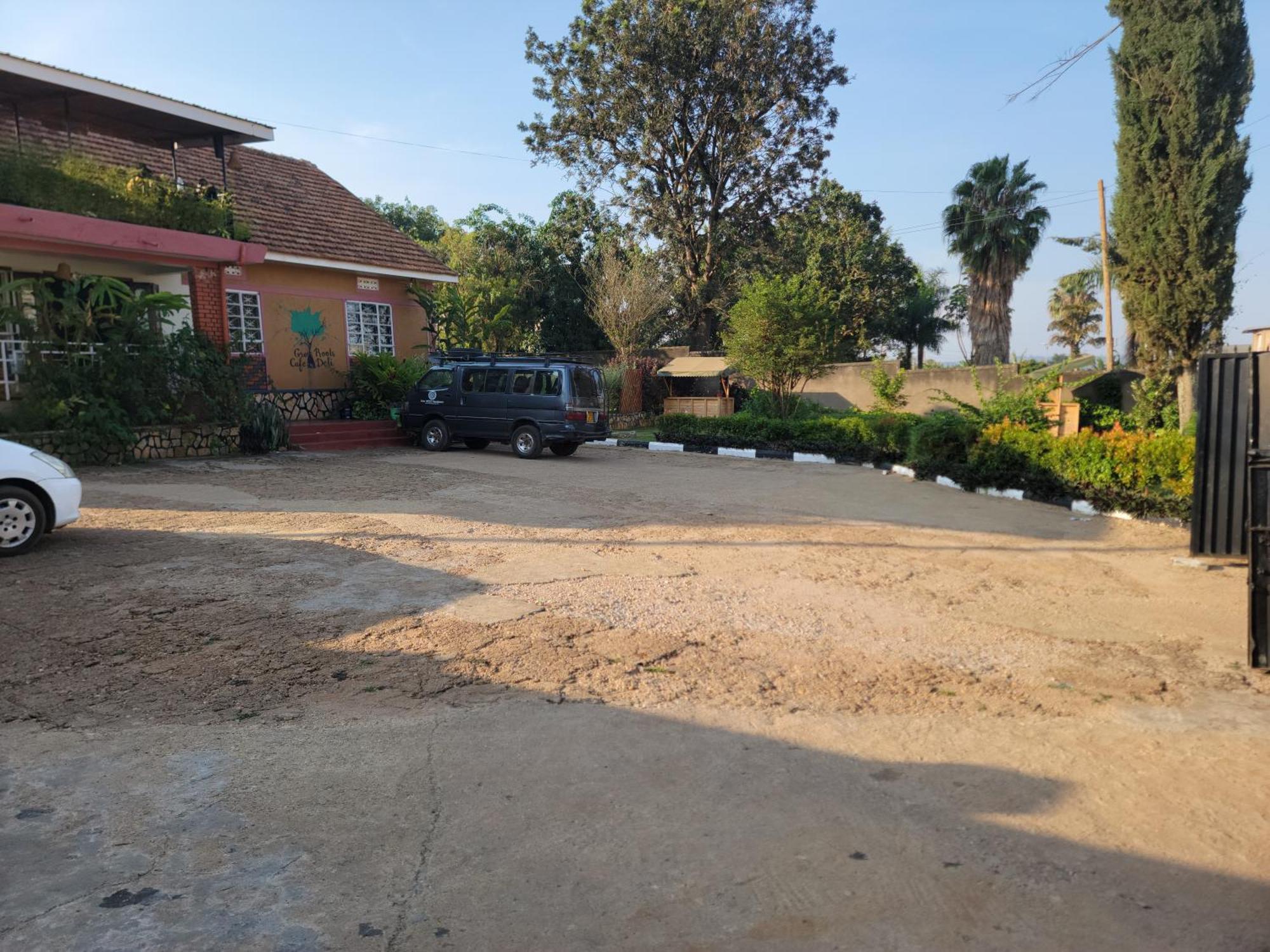 Grassroots Cafe & Deli Bed & Breakfast Masaka Exterior photo