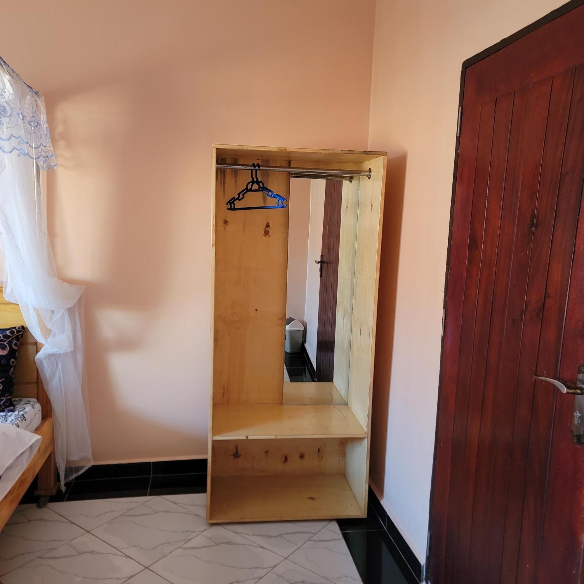 Grassroots Cafe & Deli Bed & Breakfast Masaka Exterior photo