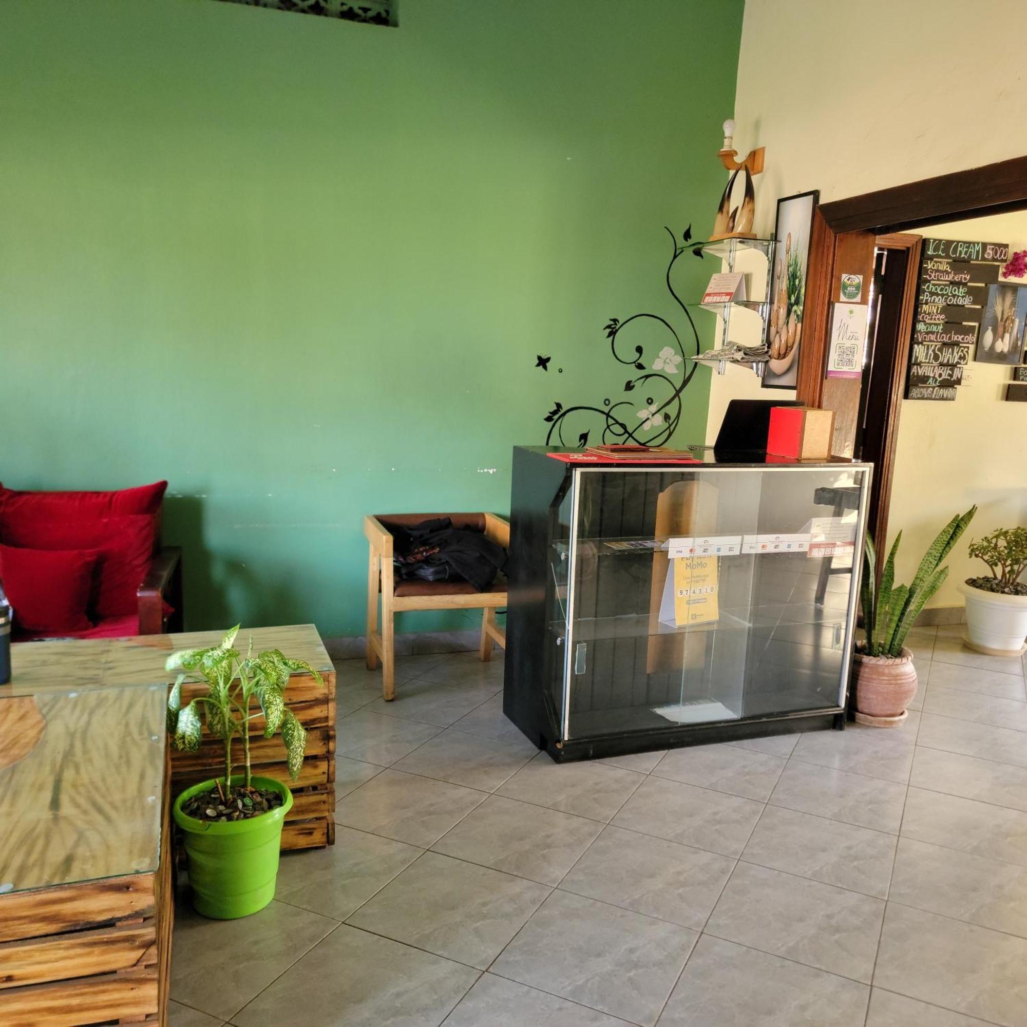 Grassroots Cafe & Deli Bed & Breakfast Masaka Exterior photo